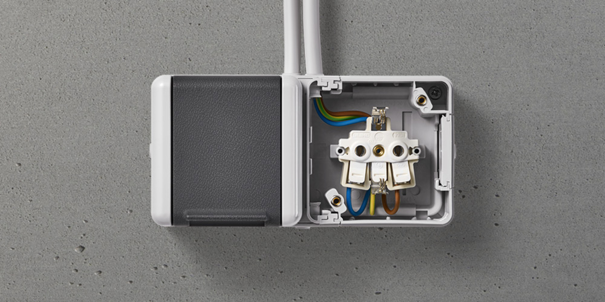 Doppelsteckdose mit Trennsteg bei EKT Elektro und Kommunikationstechnik Heß GmbH in Borna