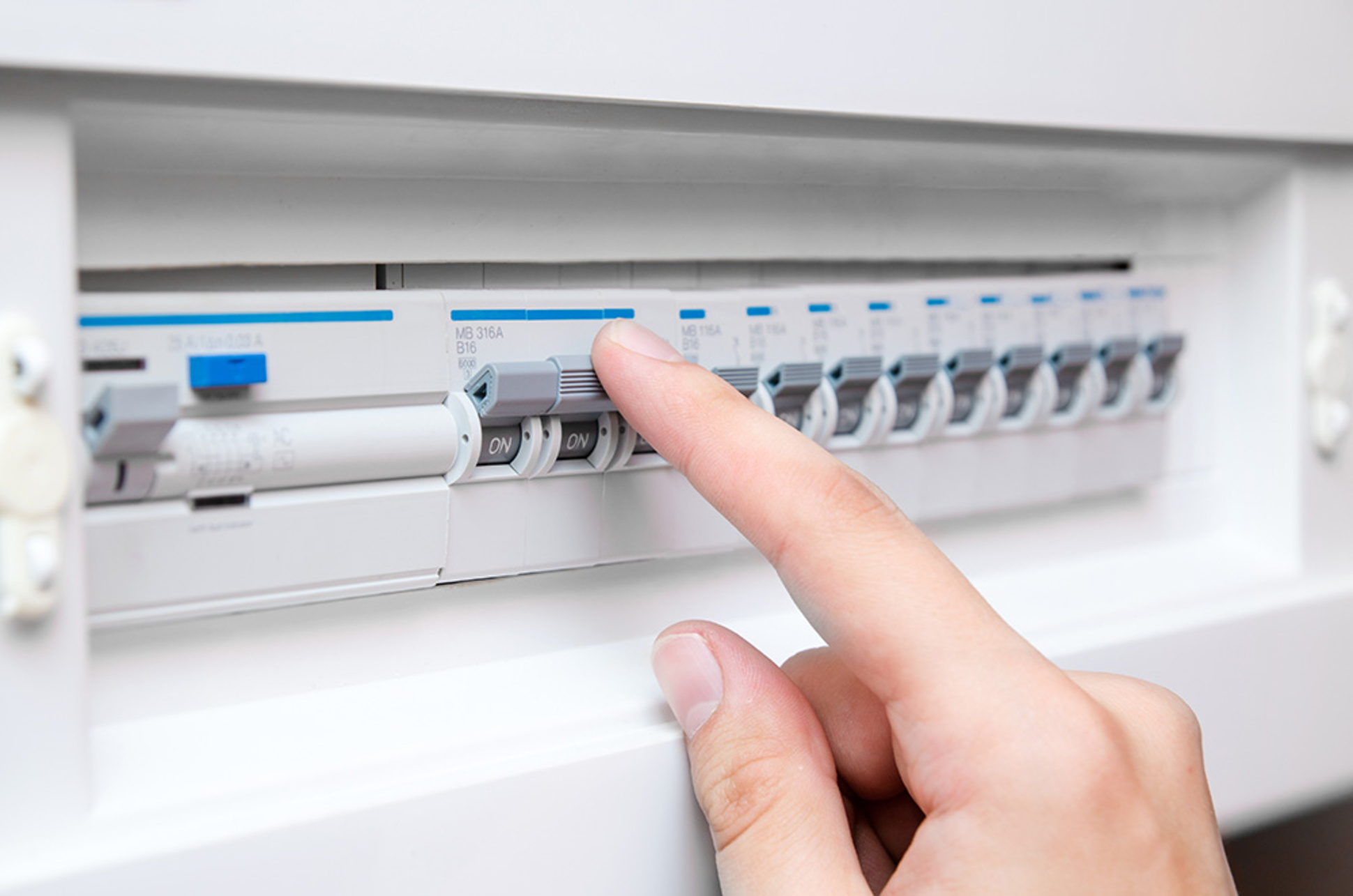 Schalt&shy;schrank&shy;bau bei EKT Elektro und Kommunikationstechnik Heß GmbH in Borna